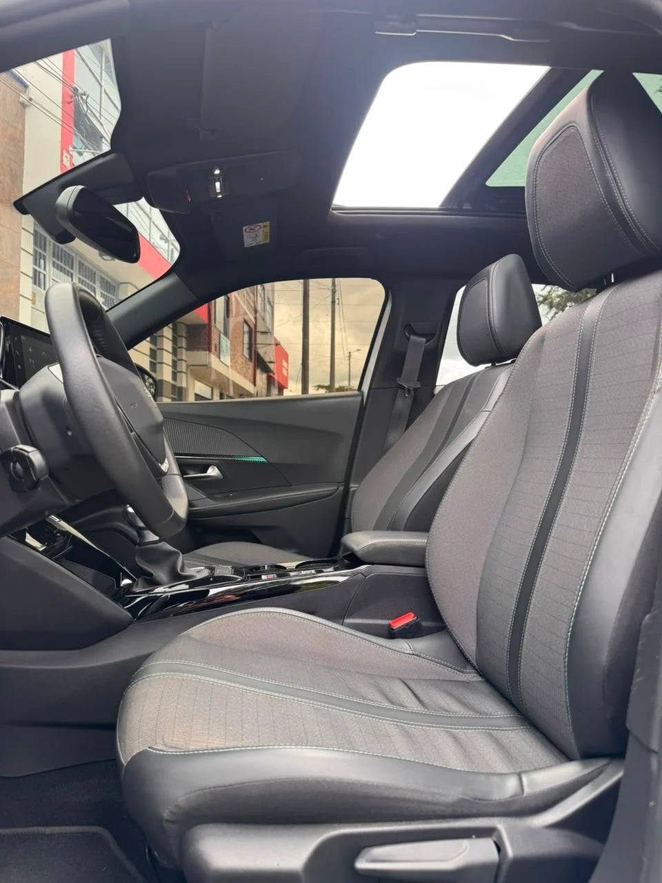 PEUGEOT 2008 ALLURE 1.2 TURBO AUTOMÁTICA