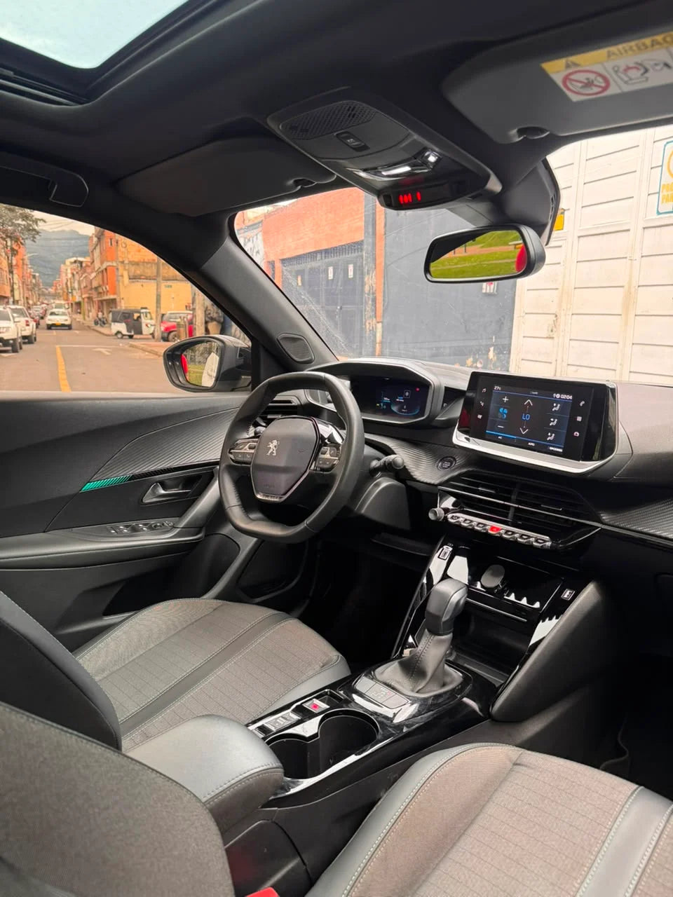 PEUGEOT 2008 ALLURE 1.2 TURBO AUTOMÁTICA