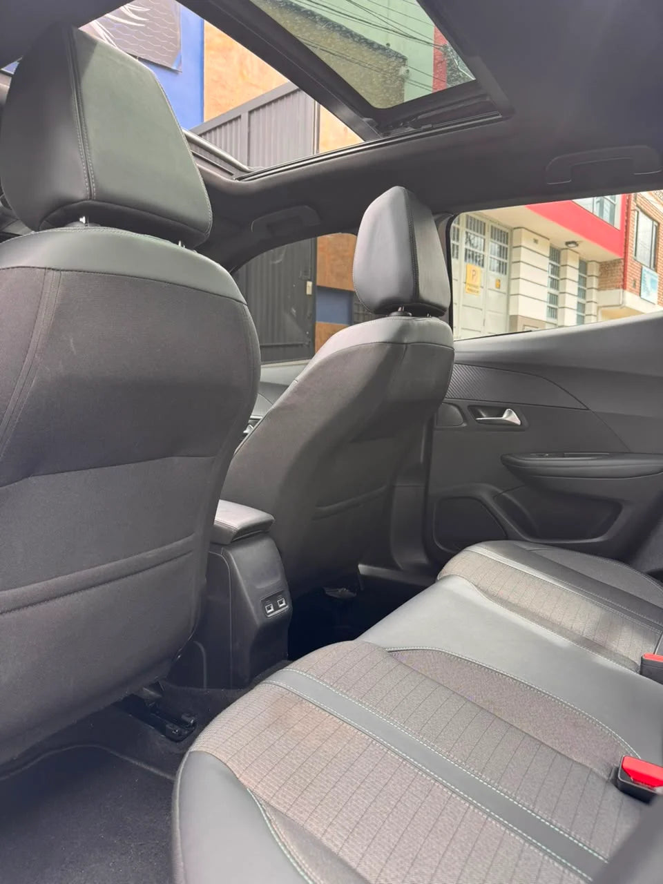 PEUGEOT 2008 ALLURE 1.2 TURBO AUTOMÁTICA