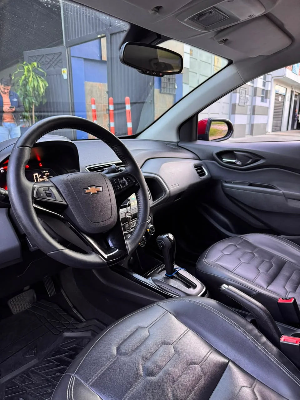 CHEVROLET ONIX LTZ AUTOMÁTICO HATCHBACK