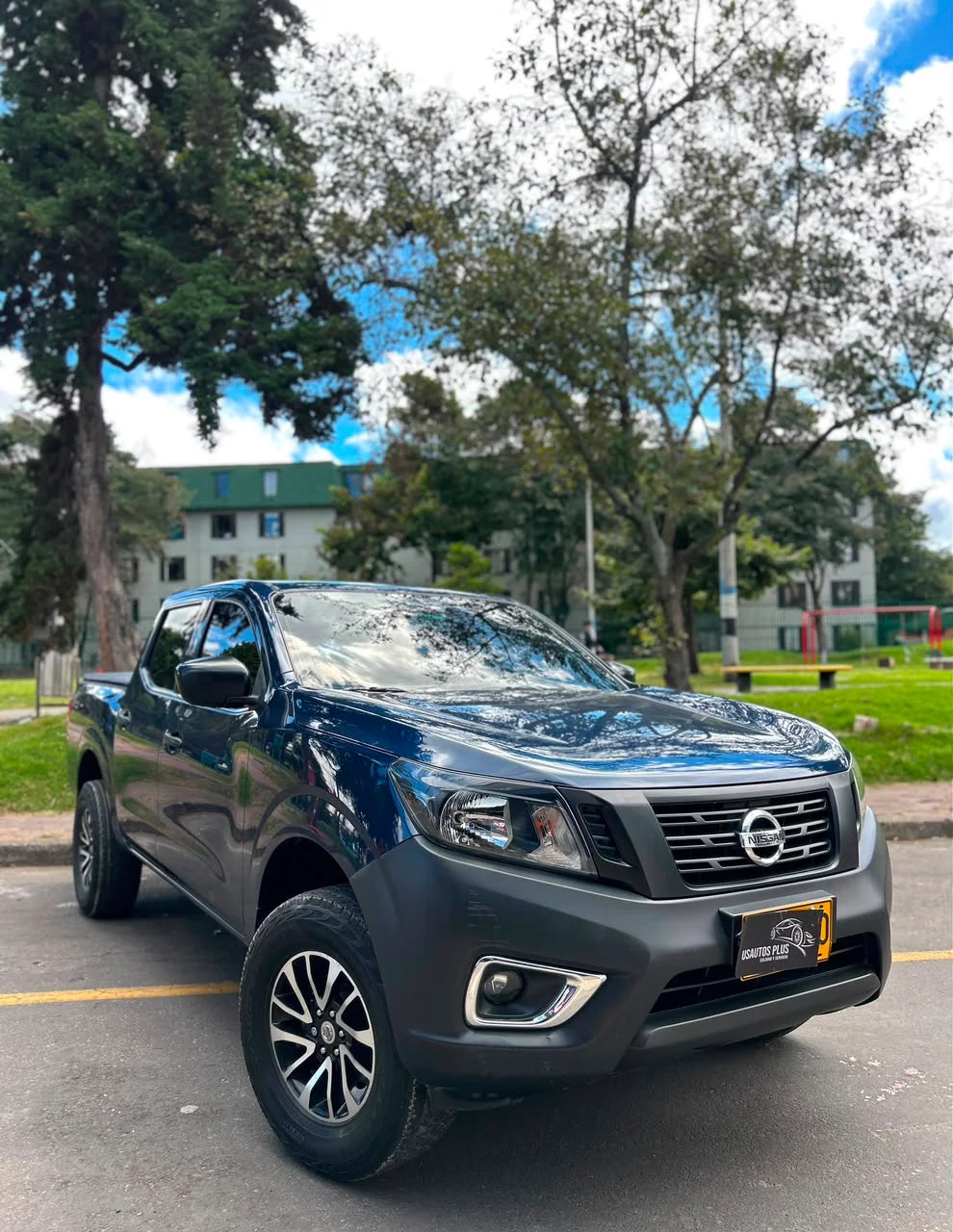 NISSAN FRONTIER DOBLE CABINA 4x2 MECÁNICA