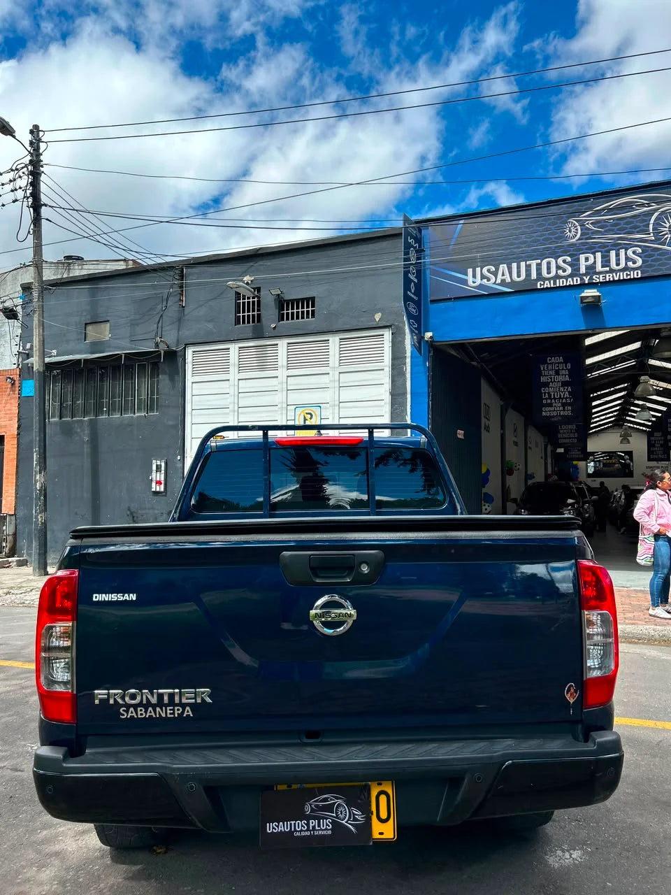NISSAN FRONTIER DOBLE CABINA 4x2 MECÁNICA