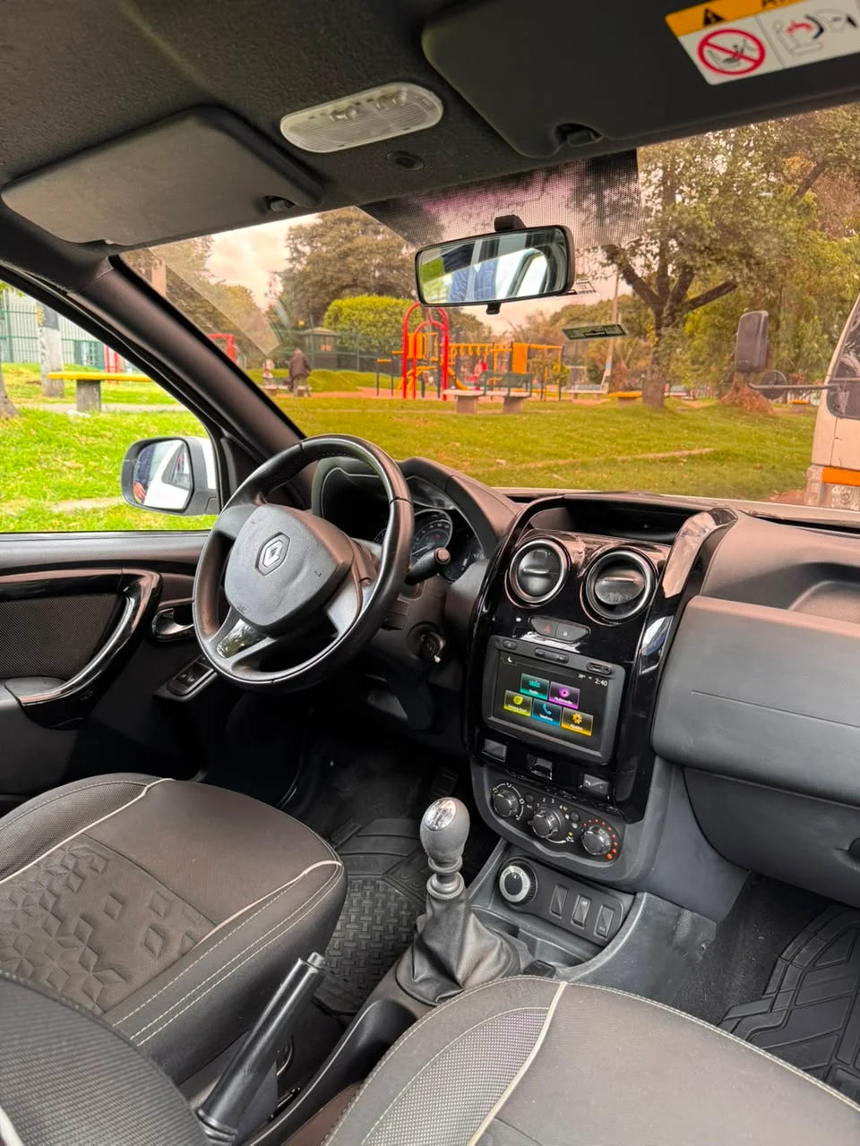 RENAULT DUSTER OROCH INTENS 4x4 MECÁNICA