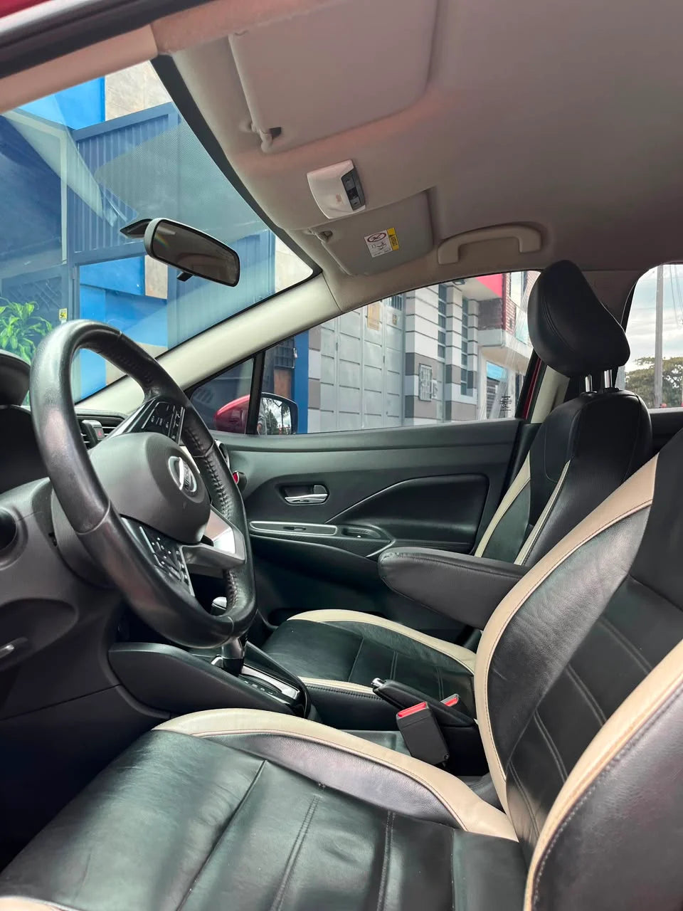 NISSAN VERSA EXCLUSIVE SEDÁN