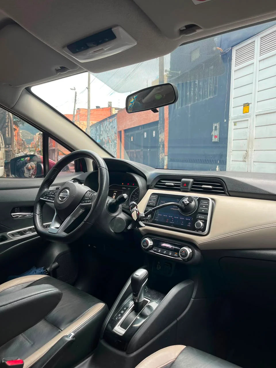 NISSAN VERSA EXCLUSIVE SEDÁN