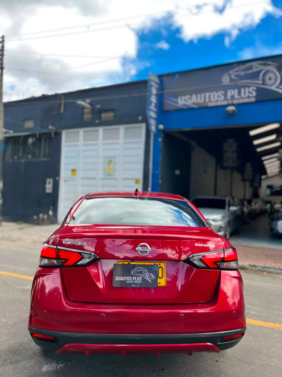 NISSAN VERSA EXCLUSIVE SEDÁN