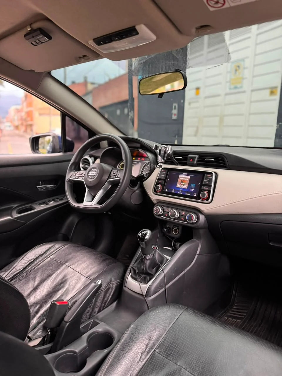 NISSAN VERSA ADVANCE MECÁNICO