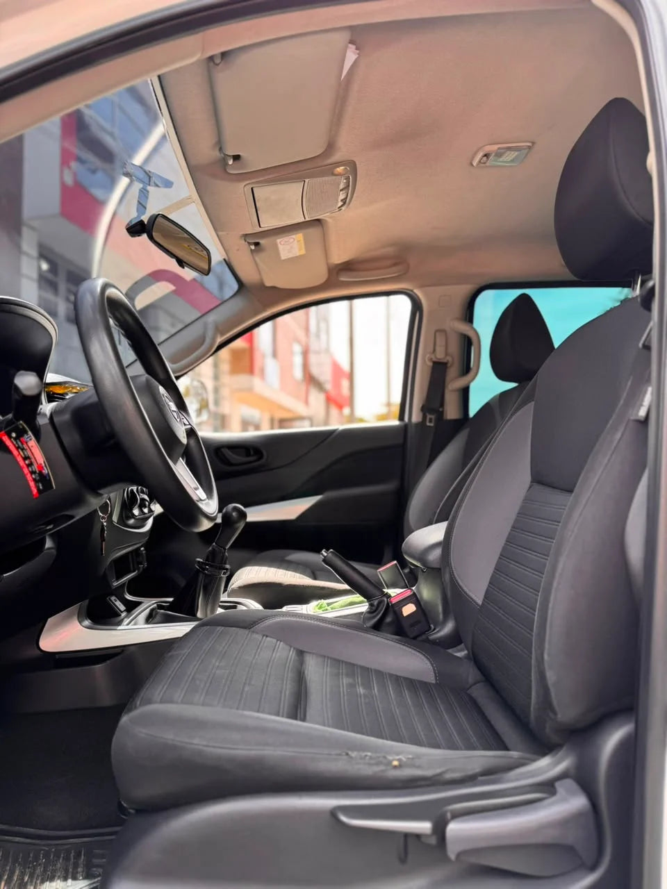 NISSAN FRONTIER DOBLE CABINA 4X2 MT