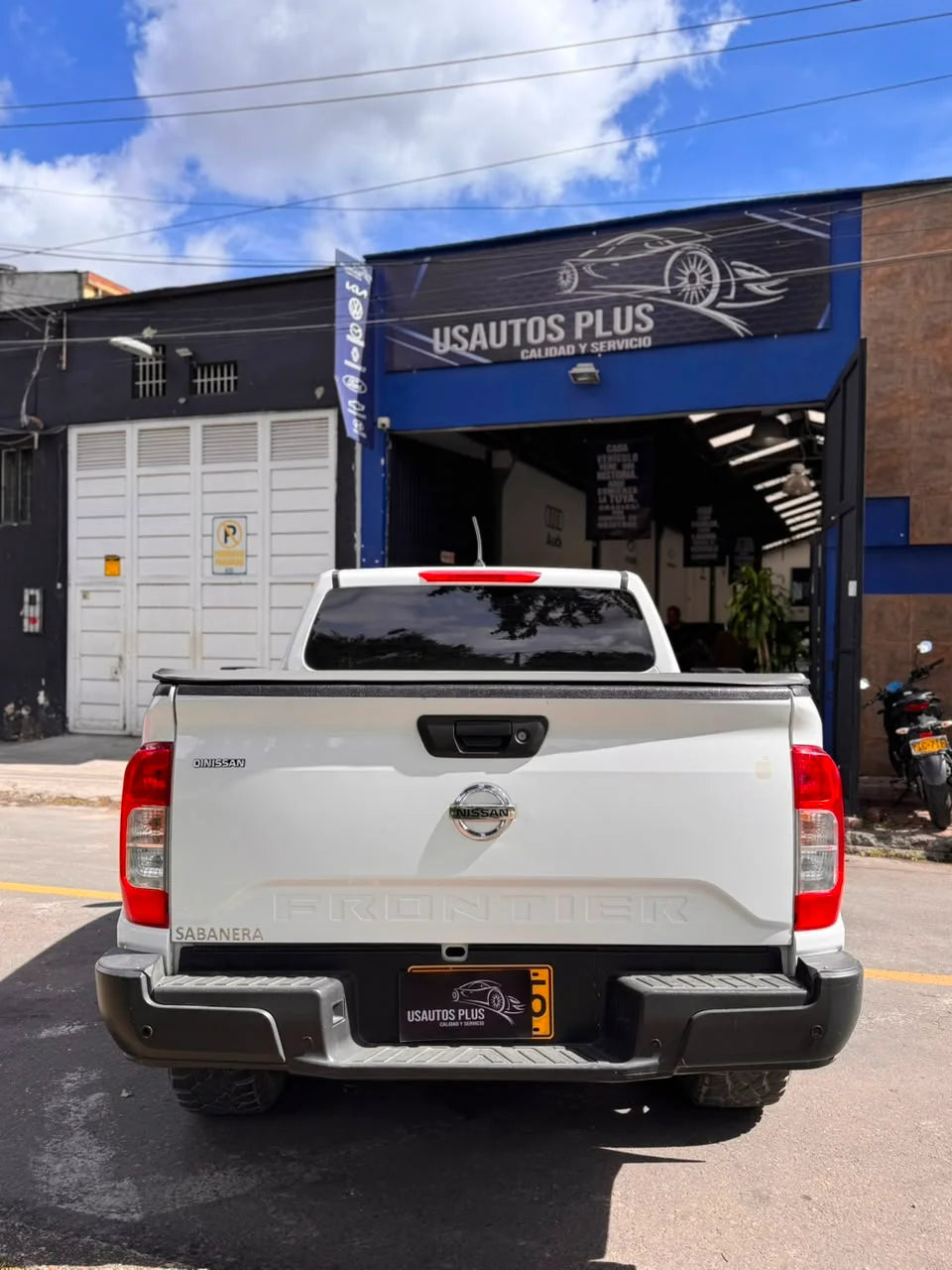 NISSAN FRONTIER DOBLE CABINA 4X2 MT