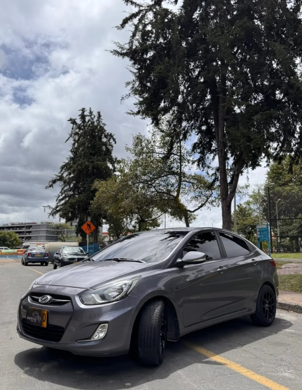 HYUNDAI i25 ACCENT GL MECÁNICO
