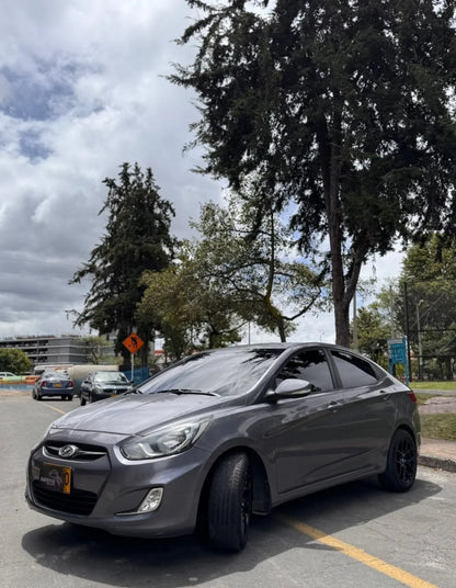HYUNDAI i25 ACCENT GL MECÁNICO