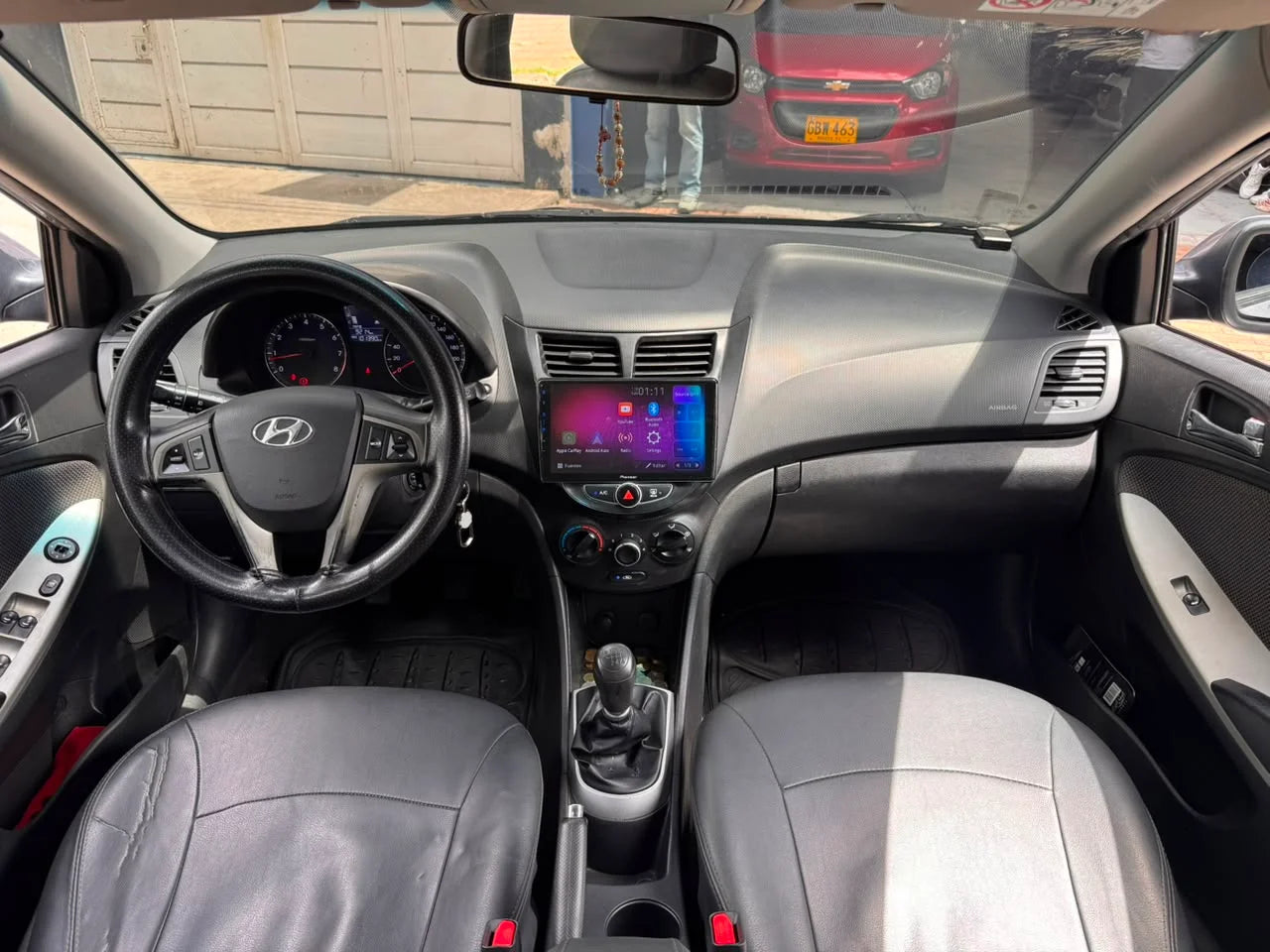 HYUNDAI i25 ACCENT GL MECÁNICO