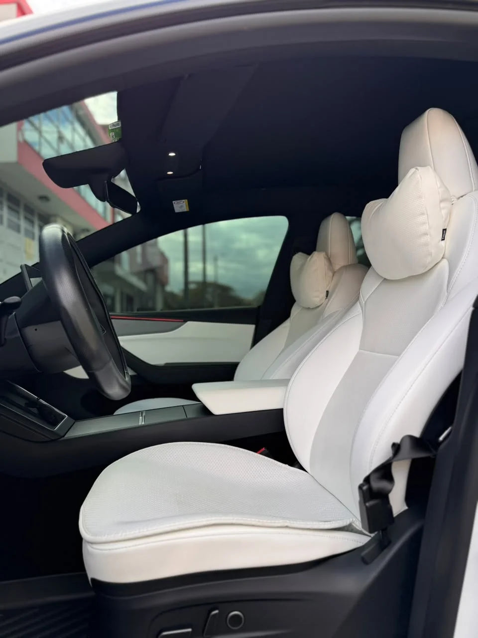 TESLA MODEL Y LONG RANGE AWD AT 383 KW 4X4