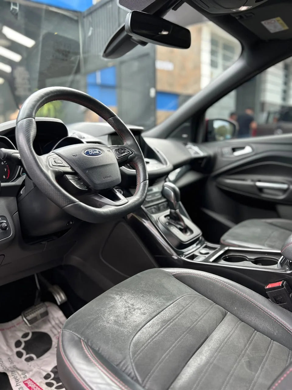 FORD ESCAPE ST-LINE 2.0T AWD AT 4X4