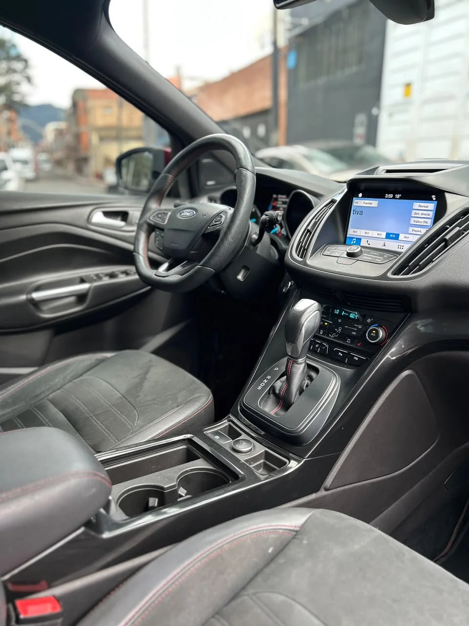 FORD ESCAPE ST-LINE 2.0T AWD AT 4X4