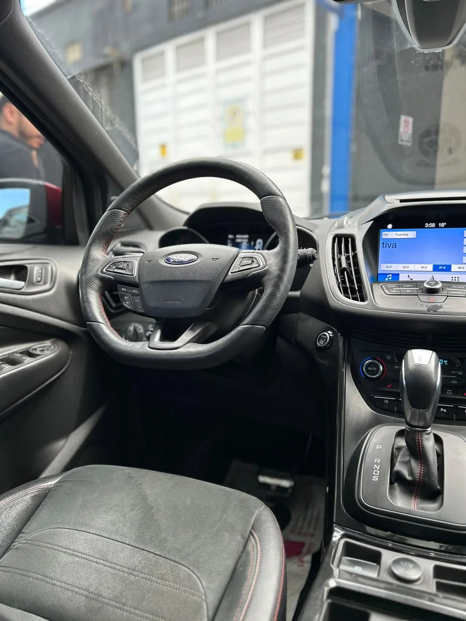 FORD ESCAPE ST-LINE 2.0T AWD AT 4X4