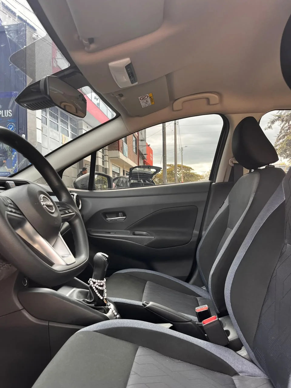 NISSAN VERSA ADVANCE 1.6 MECANICO SEDÁN