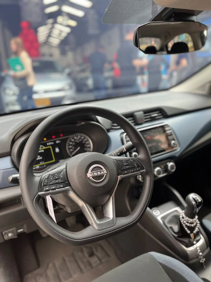 NISSAN VERSA ADVANCE 1.6 MECANICO SEDÁN