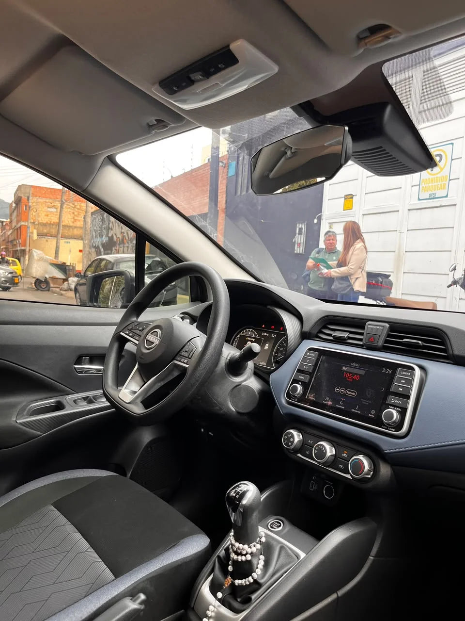 NISSAN VERSA ADVANCE 1.6 MECANICO SEDÁN