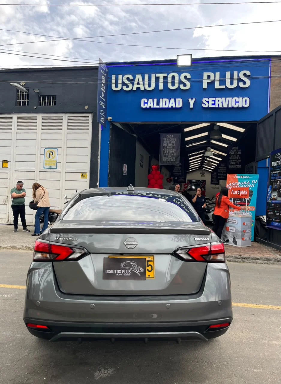 NISSAN VERSA ADVANCE 1.6 MECANICO SEDÁN